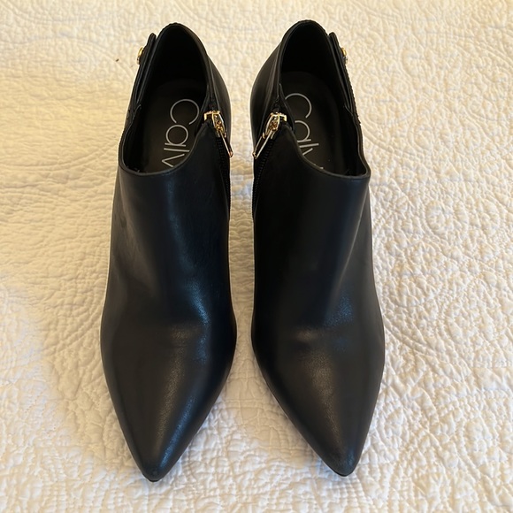 Calvin Klein Women's Gara Ankle Boot 🖤 - Picture 5 of 7